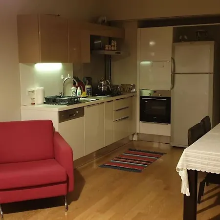 Metro House In Site, Next To The Shopping Mall Daire