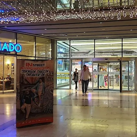 Metro House In Site, Next To The Shopping Mall Daire