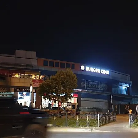 Metro House In Site, Next To The Shopping Mall Daire Sarigazi