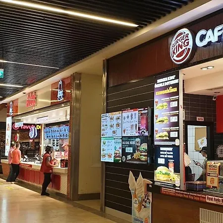 Metro House In Site, Next To The Shopping Mall Daire