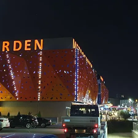 Metro House In Site, Next To The Shopping Mall *